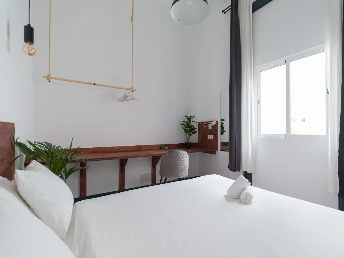 Columbus Rooftop Hostel Лас-Пальмас-де-Гран-Канария 0*,  Испания